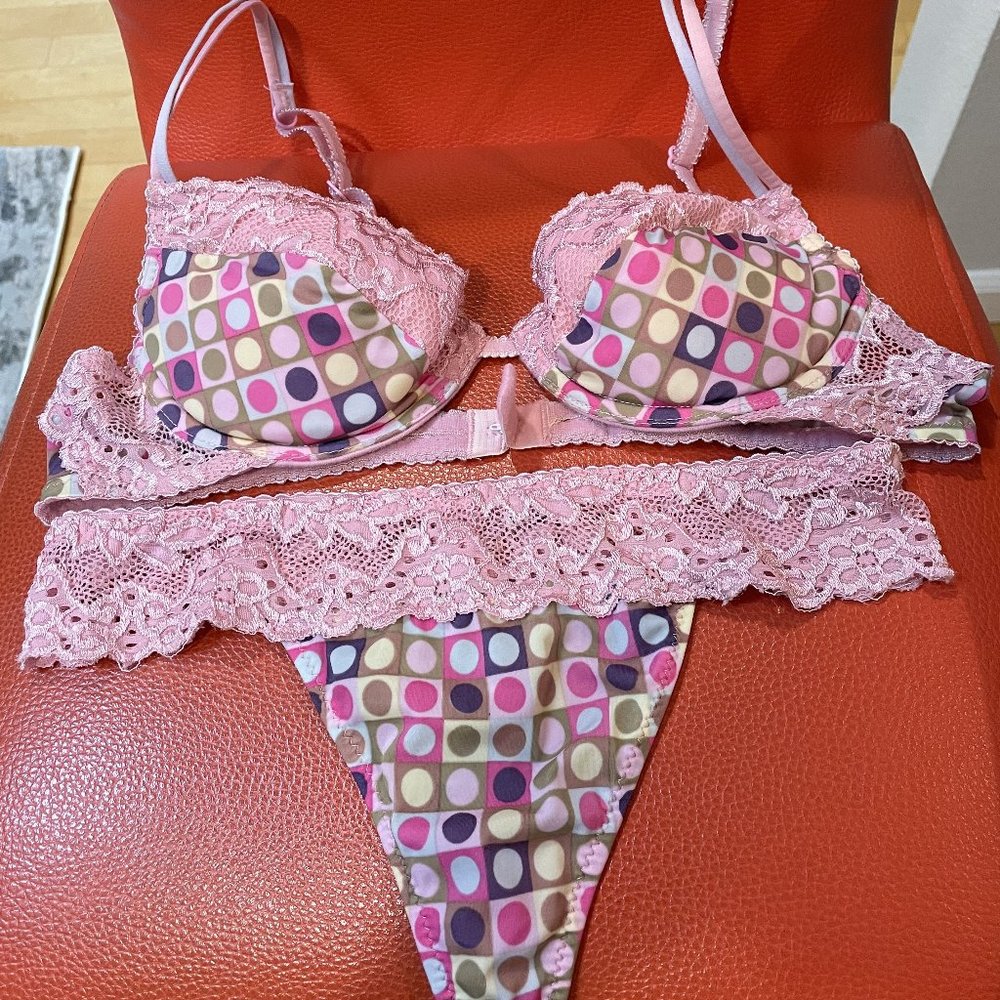 Evidence bra and pants set, size 34A and S/EUR 96sm